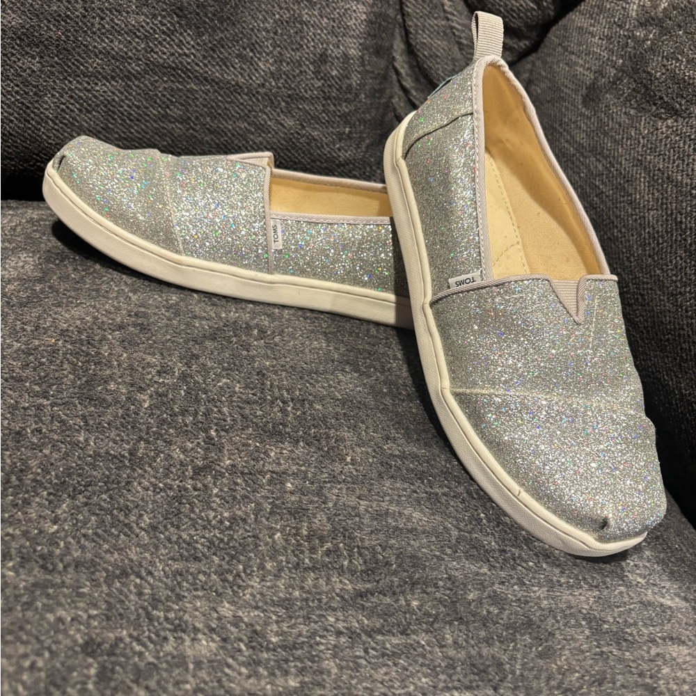 TOMS silver glitter flat Size 3.5
